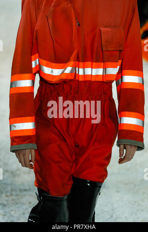 NEW YORK, NY - 13. Februar: ein Modell geht der Start- und Landebahn für Calvin Klein Collection während der New York Fashion Week am 13. Februar 2018 in New York City. Stockfoto