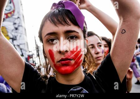 Sao Paulo, Brasilien. 29 Sep, 2018. Frauen gehen auf die Straße heute Samstag nachmittag, 29, in einer Kundgebung gegen den Präsidentschaftskandidaten Jair Bolsonaro (PSL). Die Frauen, die gegen den Bolsonaro Bewegung brachte Millionen von Anhängern auf die sozialen Netze in Brasilien und der Welt durch den Hashtag #EleNÃ £ o. Credit: Dario Oliveira/ZUMA Draht/Alamy leben Nachrichten Stockfoto