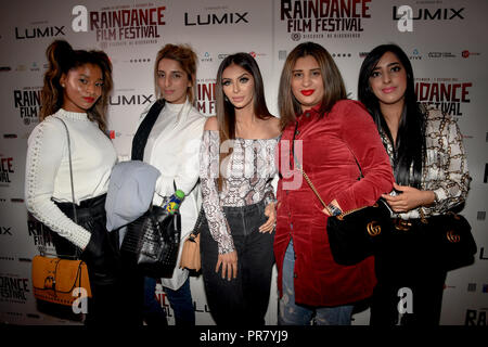 London, Großbritannien. 29. September 2018. Faryal Makhdoom und Gäste besuchen Weltpremiere von Team Khan - Raindance Film Festival 2018 Vue Cinemas - Piccadilly, London, UK. 29. September 2018. Bild Capital/Alamy leben Nachrichten Stockfoto