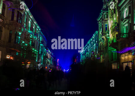 Lodz, Polen. 29. September 2018. Licht bewegen Festival - Der zweite Tag ist ein schönes Festival des Lichts in Polen. LMF leuchtet mit bunt leuchtenden architektonischen Eigenschaften von mehreren Dutzend Monaten im Zentrum der Stadt. Der Veranstalter des Festivals ist die Lodz Stiftung 'Lux Pro Monumentis'. Credit: Slawomir Kowalewski/Alamy leben Nachrichten Stockfoto