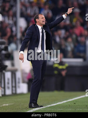 Turin, Italien. 29 Sep, 2018. Juventus' Trainer Massimiliano Allegri Gesten während der Serie ein Fußballspiel zwischen dem FC Juventus Turin und Neapel in Turin, Italien, Sept. 29, 2018. FC Juventus Turin gewann 3-1. Credit: Alberto Lingria/Xinhua/Alamy leben Nachrichten Stockfoto