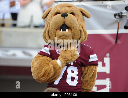 Starkville, MS, USA. 29 Sep, 2018. MSU Maskottchen, Bully, während der Nationalhymne, bevor die NCAA Football Aktion bei Davis Wade Stadium in Starkville, MS. Florida besiegte Mississippi State, 13-6. Kevin Langley/CSM/Alamy leben Nachrichten Stockfoto