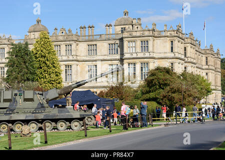 Longleat, Wiltshire, UK. 29. September 2018. Die britischen Streitkräfte Besucher Longleat, Wiltshire, UK unterhalten während der jährlichen militärischen spektakulär, die sich über das Wochenende von Samstag Platz 29. bis Sonntag, den 30. September 2018 stattfand. Credit: Alison Eckett/Alamy Leben Nachrichten. Stockfoto