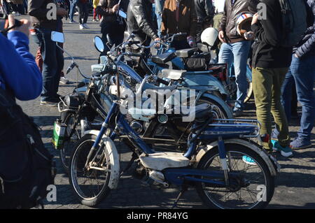 Paris, Frankreich. 30. September 2018. Oldtimer Parade in Paris, Frankreich, Place de la Concorde, 10 Uhr. (Es ist Teil der Paris Motor Show). ALPHACIT NEWIM/Alamy leben Nachrichten Stockfoto