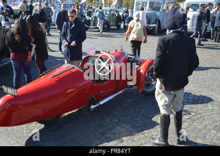 Paris, Frankreich. 30. September 2018. Oldtimer Parade in Paris, Frankreich, Place de la Concorde, 10 Uhr. (Es ist Teil der Paris Motor Show). ALPHACIT NEWIM/Alamy leben Nachrichten Stockfoto