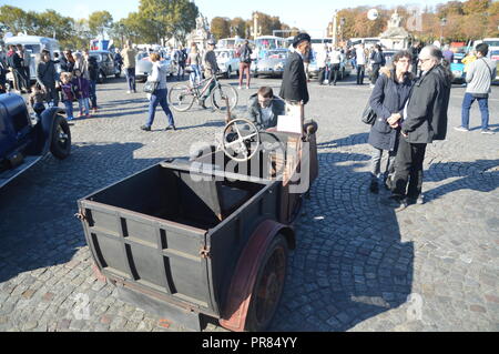 Paris, Frankreich. 30. September 2018. Oldtimer Parade in Paris, Frankreich, Place de la Concorde, 10 Uhr. (Es ist Teil der Paris Motor Show). ALPHACIT NEWIM/Alamy leben Nachrichten Stockfoto