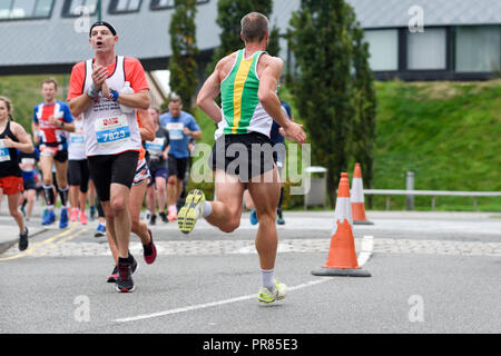 Nottingham, UK. 30. September 2018: Nottingham Ikano Halbmarathon fand heute eine schnelle, flache Kurs rund um die Stadt Nottingham Schlichten am Vicotria Böschung. Credit: Ian Francis/Alamy leben Nachrichten Stockfoto
