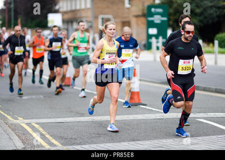 Nottingham, UK. 30. September 2018: Nottingham Ikano Halbmarathon fand heute eine schnelle, flache Kurs rund um die Stadt Nottingham Schlichten am Vicotria Böschung. Credit: Ian Francis/Alamy leben Nachrichten Stockfoto