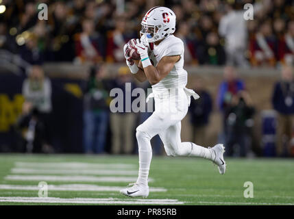 South Bend, Indiana, USA. 29 Sep, 2018. Stanford wide receiver Osiris St. Braun (9) fängt den Ball während der NCAA Football Spiel Action zwischen dem Stanford Kardinal und die Notre Dame Fighting Irish im Notre Dame Stadium in South Bend, Indiana. Notre Dame besiegte Stanford 38-17. Johann Mersits/CSM/Alamy leben Nachrichten Stockfoto