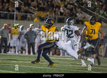 Oklahoma Memorial Stadium. 29 Sep, 2018. CA USA Kalifornien Quarterback Brandon McIlwain (5) Brechen weg von einem Angriff für einen Touchdown während der NCAA Football Spiel zwischen Oregon Enten und die Kalifornien goldenen Bären 24-42 an der California Memorial Stadium verloren. Thurman James/CSM/Alamy leben Nachrichten Stockfoto