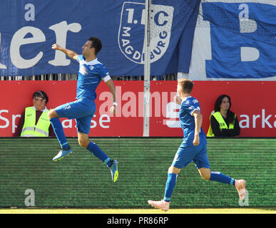 30. September 2018, Baden-Wuerttemberg, Sanhausen: Fussball: 2. Bundesliga, SV Sandhausen - 1.FC Magdeburg, 8. Spieltag in der BWT-Stadion am Hardtwald: Christian Beck aus Magdeburg cheers sein Ziel auf 1:0. Foto: Michael Deines/dpa - WICHTIGER HINWEIS: Gemäß den Vorgaben der DFL Deutsche Fußball Liga bzw. des DFB Deutscher Fußball-Bund ist es untersagt, in dem Stadion und / oder vom Spiel angefertigte Fotoaufnahmen in Form von Sequenzbildern und/oder Videoähnlichen Fotostrecken zu verwerten bzw. verwerten zu lassen. Stockfoto
