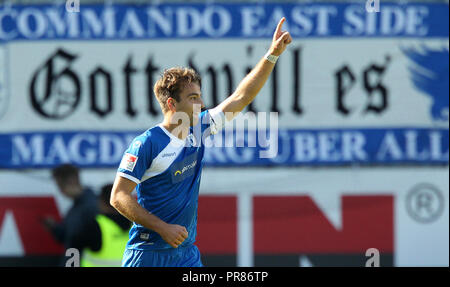30. September 2018, Baden-Wuerttemberg, Sanhausen: Fussball: 2. Bundesliga, SV Sandhausen - 1.FC Magdeburg, 8. Spieltag in der BWT-Stadion am Hardtwald: Christian Beck aus Magdeburg cheers sein Ziel auf 1:0. Foto: Michael Deines/dpa - WICHTIGER HINWEIS: Gemäß den Vorgaben der DFL Deutsche Fußball Liga bzw. des DFB Deutscher Fußball-Bund ist es untersagt, in dem Stadion und / oder vom Spiel angefertigte Fotoaufnahmen in Form von Sequenzbildern und/oder Videoähnlichen Fotostrecken zu verwerten bzw. verwerten zu lassen. Stockfoto