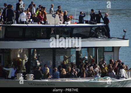 30. September 2018. Fashion Week 2018. Catwalk auf dem Wasser des Flusses Seine für das Verunreinigen von LOREAL. 30. September 2018. Paris, Quai d Orsay, Pont de Solferino, Seine. 14 Uhr. ALPHACIT NEWIM/Alamy leben Nachrichten Stockfoto