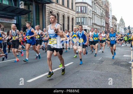 Glasgow, Schottland, Großbritannien. 30. September 2018. Läufer konkurrieren in der jährlichen Halbmarathon des großen Schottischen ausführen. Credit: Skully/Alamy leben Nachrichten Stockfoto