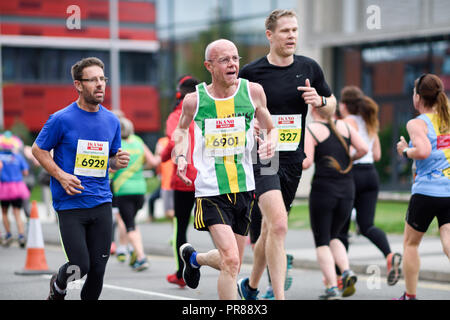 Nottingham, UK. 30. September 2018: Nottingham Ikano Halbmarathon fand heute eine schnelle, flache Kurs rund um die Stadt Nottingham Schlichten am Vicotria Böschung. Credit: Ian Francis/Alamy leben Nachrichten Stockfoto