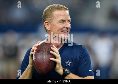 Arlington, Texas, USA. 30 Sep, 2018. Dallas Cowboys Head Coach Jason Garrett vor der NFL Football Spiel zwischen den Detroit Lions und die Dallas Cowboys bei AT&T Stadium in Arlington, Texas. Shane Roper/Cal Sport Media/Alamy leben Nachrichten Stockfoto