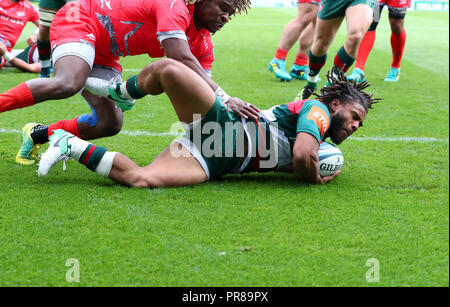 Leicester, Großbritannien. 30. September 2018. Kyle Eastmond kerben Leicester Tigers versuchen nur nach 14 Minuten während der gallagher Premiership Rugby Match zwischen Leicester Tigers und Verkauf Scherben rfc am Welford Road Stadium, Leicester gespielt. © Phil Hutchinson/Alamy leben Nachrichten Stockfoto