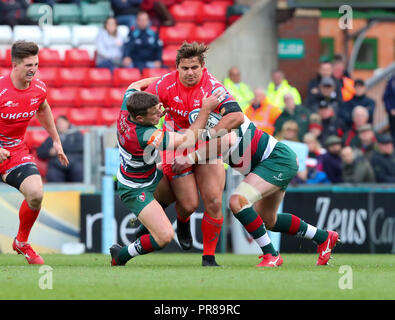 Leicester, Großbritannien. 30. September 2018. Lukas James auf die Ladung Verkauf Haie während der gallagher Premiership Rugby Match zwischen Leicester Tigers und Verkauf Scherben rfc am Welford Road Stadium, Leicester gespielt. © Phil Hutchinson/Alamy leben Nachrichten Stockfoto