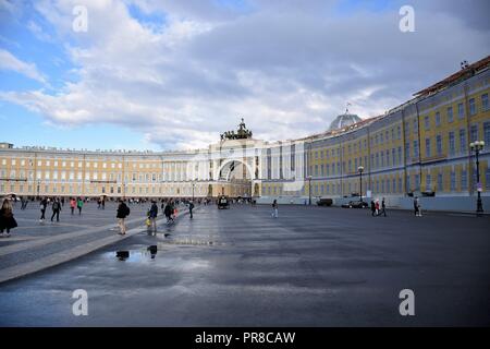 Das Quadrat der Eremitage, das zweitgrößte Museum der Welt in St. Petersburg, Russland Stockfoto