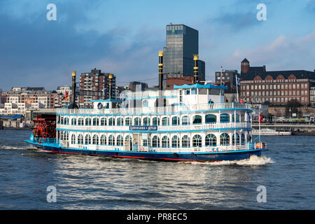 Boot in Louisiana Star auf der Elbe in Hamburg. Stockfoto