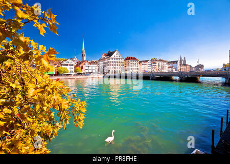 Zürich waterfront Wahrzeichen Herbst bunte Aussicht, die größte Stadt in der Schweiz Stockfoto