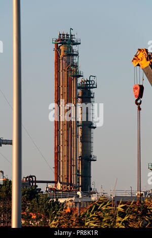 Chemische Installation - Teil einer großen Ölraffinerie Stockfoto