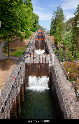 Vrangfoss Treppe Schlösser, die größte sperren und wichtige touristische Attraktion auf dem Telemarkskanal, der verbindet Skien nach Dalen in Telemark County, Norwegen Stockfoto