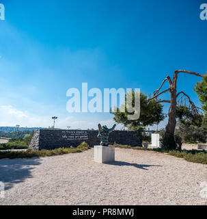 Israel, Jerusalem - 26. September 2018: Israel Museum - Billy Rose Kunst Garten entworfen von Isamu Noguchi Stockfoto