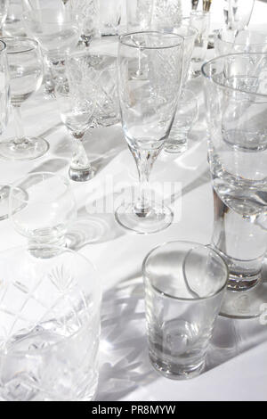 Eine Auswahl der Gläser auf einem Tisch Stockfoto