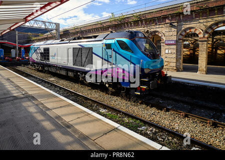 Diesel logo 68030 in Transpennine Express livery und in fast neuen Zustand in Crewe Bahnhof Stockfoto