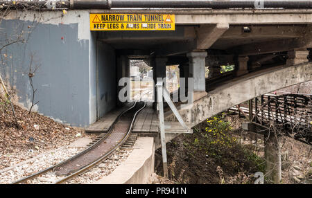 AUSTIN, Texas - Dezember 30, 2017: Schienen für die Zilker Zephyr Minizug im Zilker Park entfernt. Stockfoto