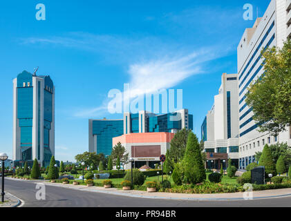 Die Nationalbank von Usbekistan und einem großen, modernen Hotelkomplex in Taschkent. Stockfoto