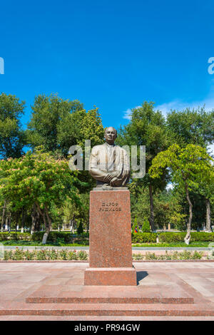 Denkmal Sharaf Rashidov Erster Sekretär des Zentralkomitees der Kommunistischen Partei der Republik Usbekistan in Taschkent, Usbekistan. Stockfoto