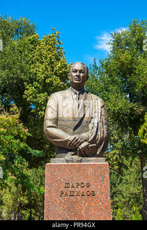 Denkmal Sharaf Rashidov Erster Sekretär des Zentralkomitees der Kommunistischen Partei der Republik Usbekistan in Taschkent, Usbekistan. Stockfoto