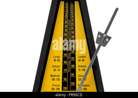 Mechanische braun antik Metronom auf weißem Hintergrund Stockfoto