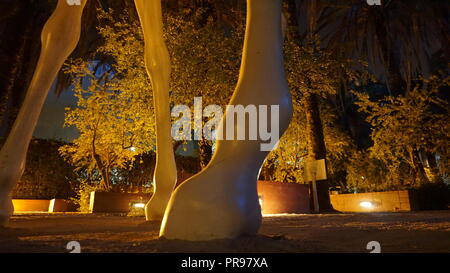Giraffe Skulptur in einer Nacht Umwelt Stockfoto