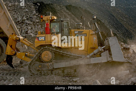 Caterpillar D9T Bulldozer arbeiten bei Tower Colliery Tagebau in South Wales Stockfoto