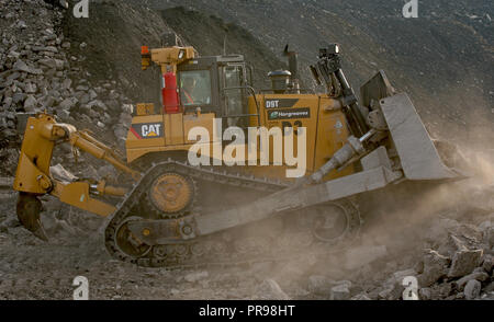 Caterpillar D9T Bulldozer arbeiten bei Tower Colliery Tagebau in South Wales Stockfoto