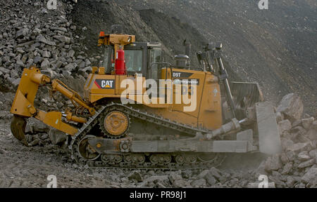 Caterpillar D9T Bulldozer arbeiten bei Tower Colliery Tagebau in South Wales Stockfoto