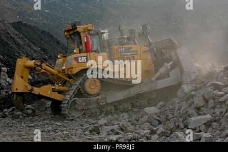 Caterpillar D9T Bulldozer arbeiten bei Tower Colliery Tagebau in South Wales Stockfoto