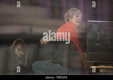 Premierminister Theresa May bei den BBC-studios Birmingham auf dem Andrew Marr Show vor Beginn der jährlichen Konferenz der Konservativen Partei in der Stadt. Stockfoto