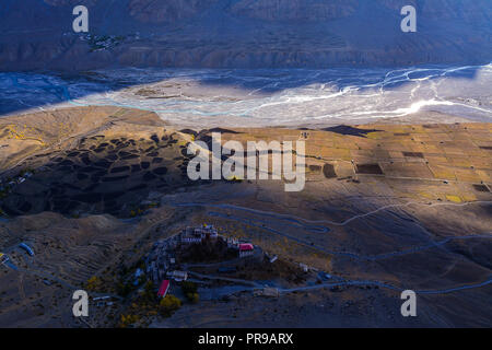 Luftaufnahme von Ki Kloster in Spiti Valley, Himachal Pradesh. Stockfoto