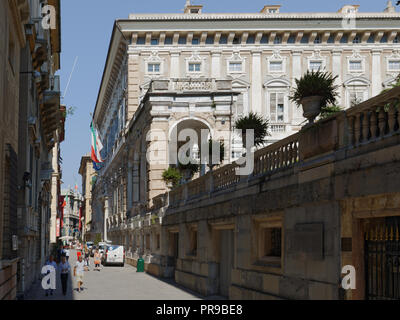 Genua, Italien - 6 August, 2018: die Menschen im Palazzo Doria den Tursi an der Via Garibaldi, dem ehemaligen Le Strade Nuove. Die Straße mit Palazzi dei Rolli aufgeführt ist Stockfoto