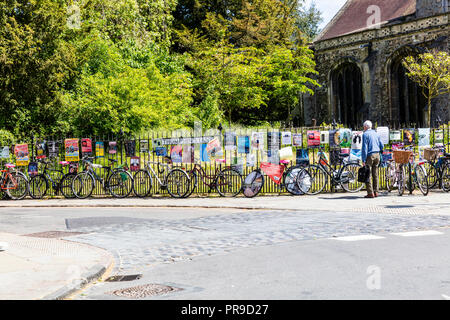 Cambridge Fahrräder, Fahrräder geparkt, Cambridge Fahrräder, Fahrräder, Zaun, Fahrräder gesperrt, Cambridge, Fahrräder, Fahrräder, Fahrräder, Großbritannien Stockfoto