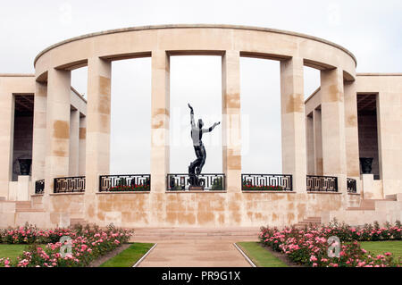 Statue auf dem amerikanischen Friedhof Denkmal in Normandy Beach, Frankreich Stockfoto