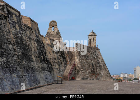 Südamerika, Kolumbien, Cartagena. Historische Castillo de San Felipe (Festung San Felipe), spanische Architektur, circa 1536. Glockenturm. Stockfoto