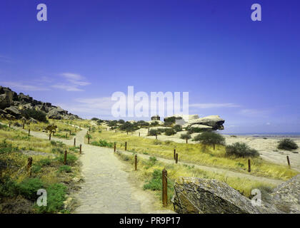 Wege zu Felszeichnungen in Gobustan Nationalpark Stockfoto