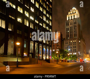 Aldred Building, Édifice Aldred, Édifice La Prevoyance, New York Life Insurance Building, Quebec Bank Gebäude, Montreal in der Nacht. Stockfoto