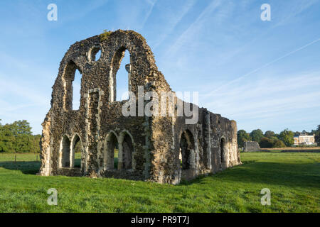 Waverley Abtei, die Ruinen der ersten Zisterzienserkloster in England gebaut (1128 gegründet) in Surrey, Großbritannien Stockfoto