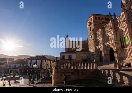 Königliches Kloster von Guadalupe, an der Plaza Sta. María de Guadalupe, Guadalupe, Provinz Caceres, Extremadura, Spanien Stockfoto